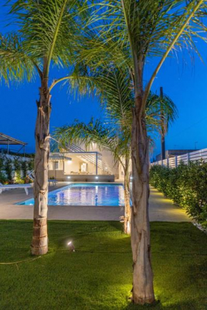 Villa MarsaMa, Heated Pool and beach at 150 mt